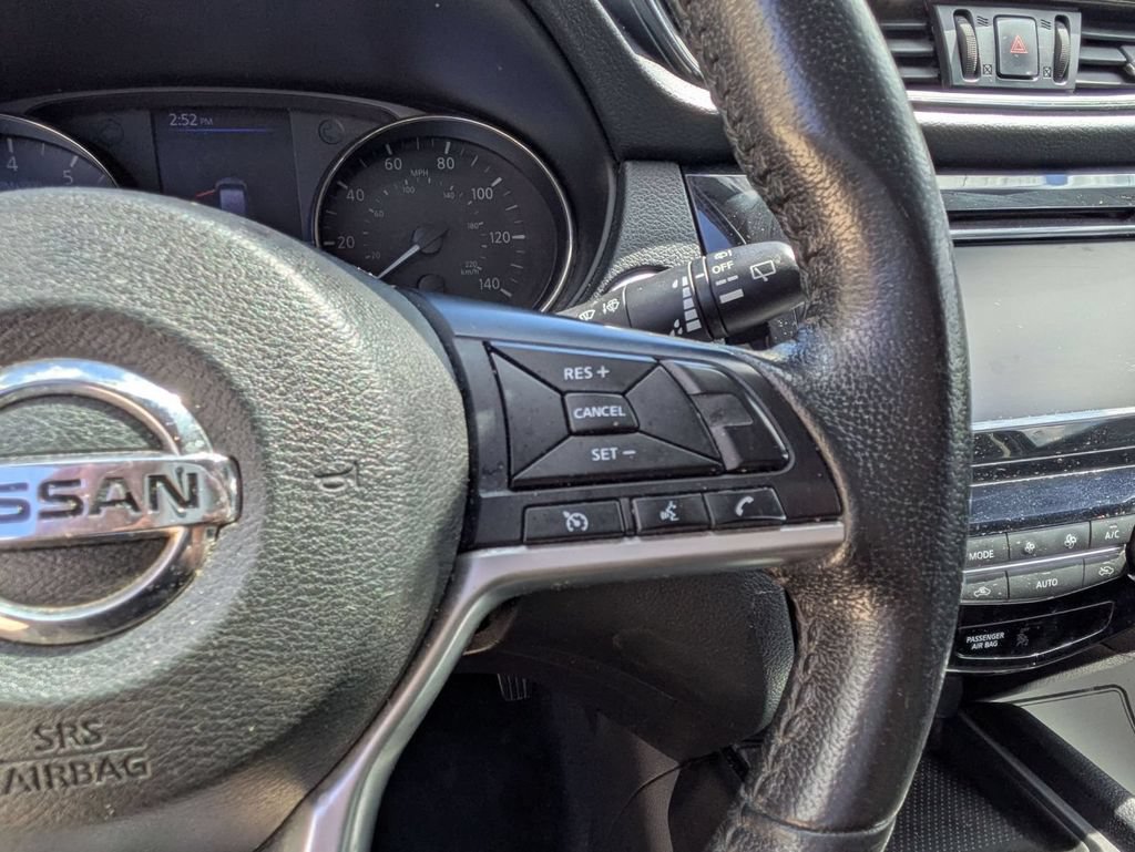 Used 2020 Nissan Rogue SV AWD/4WD image 16