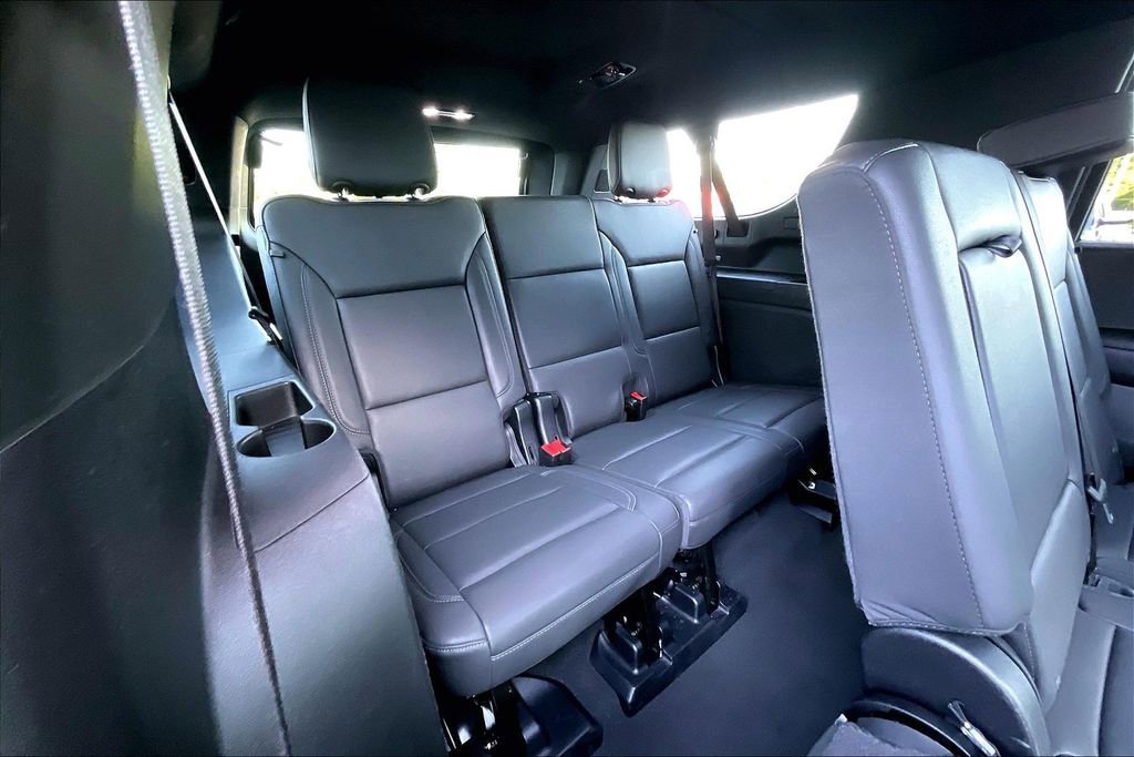 Used 2025 Chevrolet Suburban Z71 AWD/4WD image 27