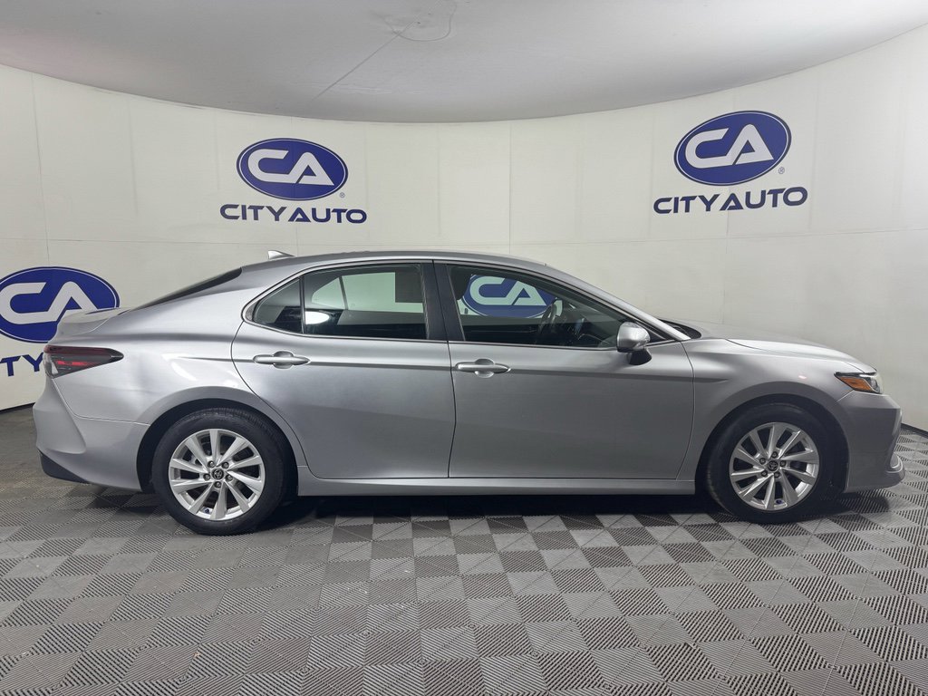 Used 2021 Toyota Camry LE image 2