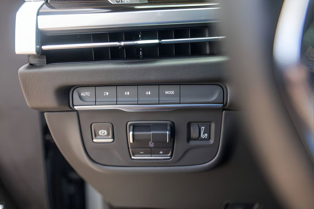 Certified 2025 Cadillac Escalade Premium Luxury AWD/4WD image 15