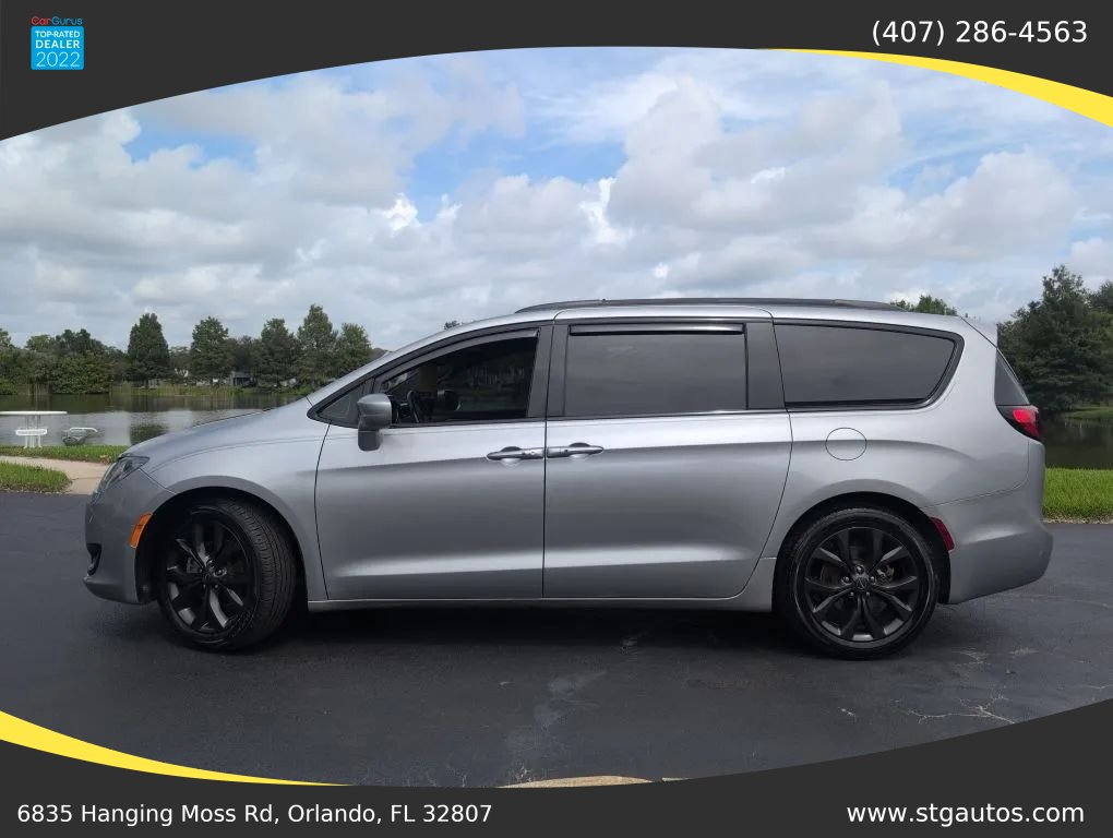 Used 2020 Chrysler Pacifica Touring-L w/ S Appearance Package FWD image 2