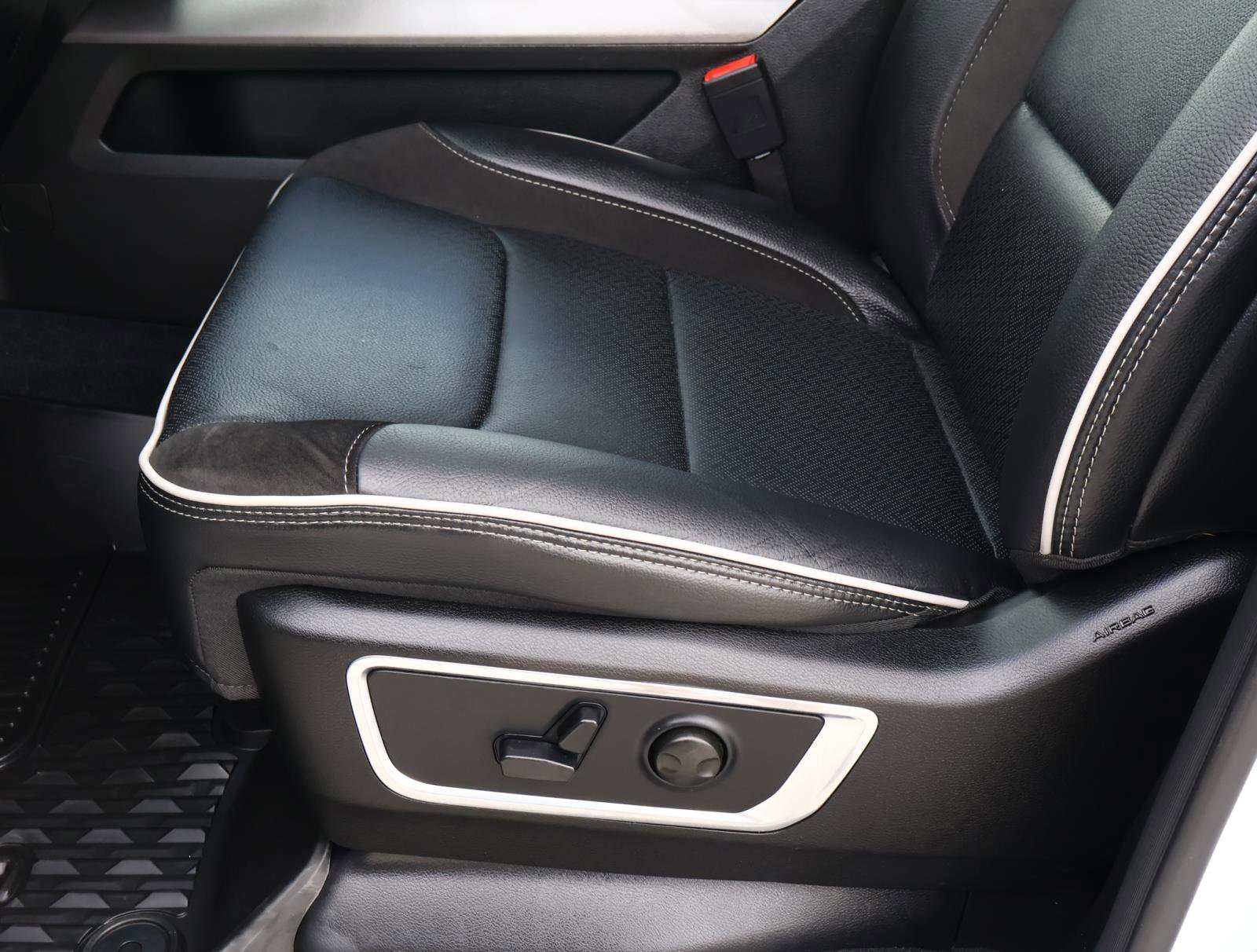 Used 2026 RAM 1500 Laramie w/ Night Edition image 15