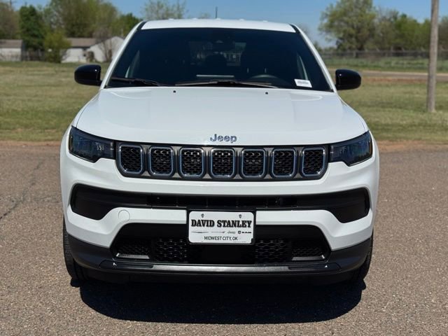 Used 2023 Jeep Compass Sport AWD/4WD image 2