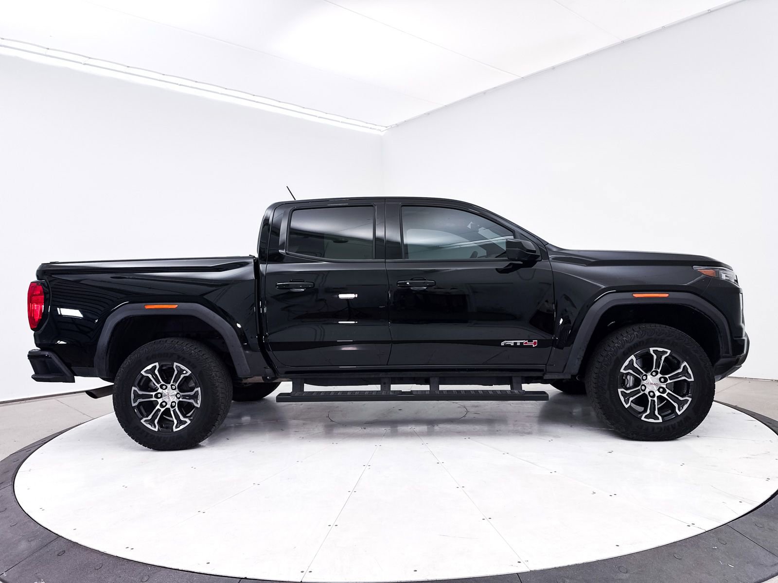 Used 2024 GMC Canyon AT4 w/ AT4 Premium Package AWD/4WD image 39
