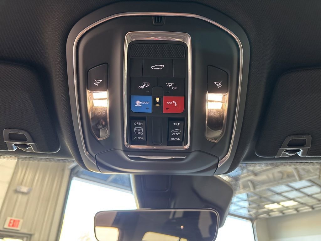 New 2025 Jeep Grand Cherokee Altitude image 21