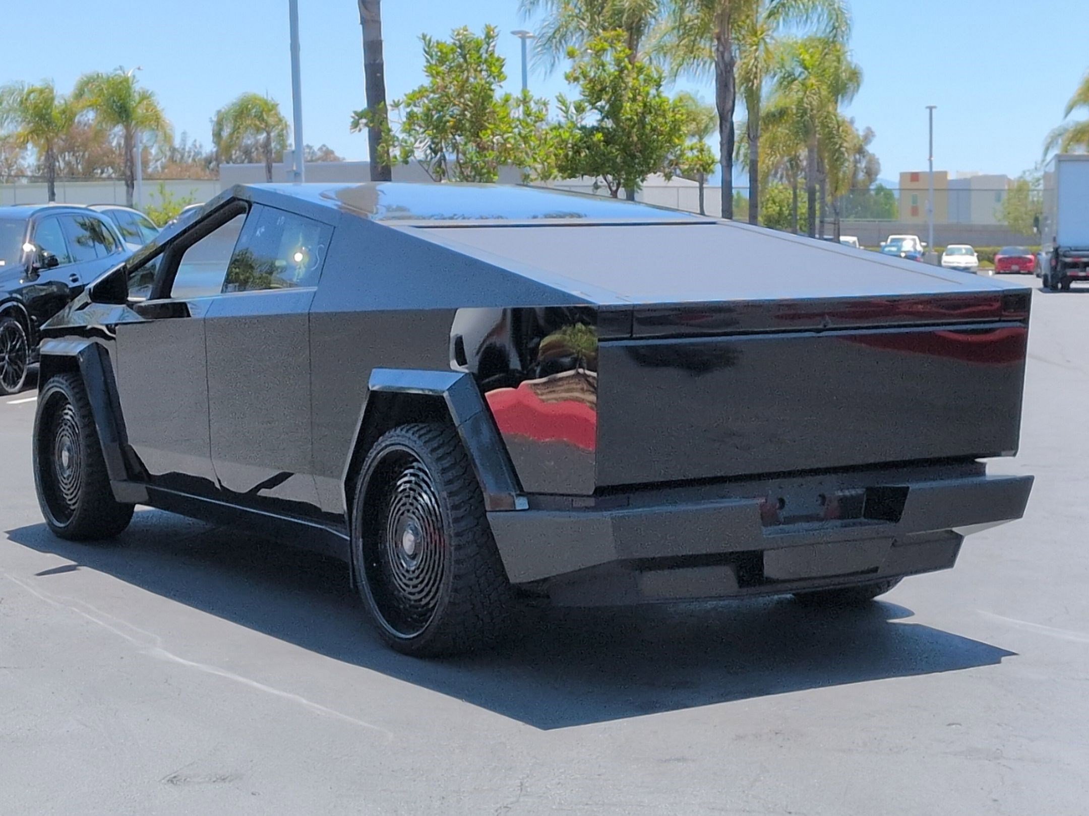 Used 2024 Tesla Cybertruck Cyberbeast AWD/4WD image 7