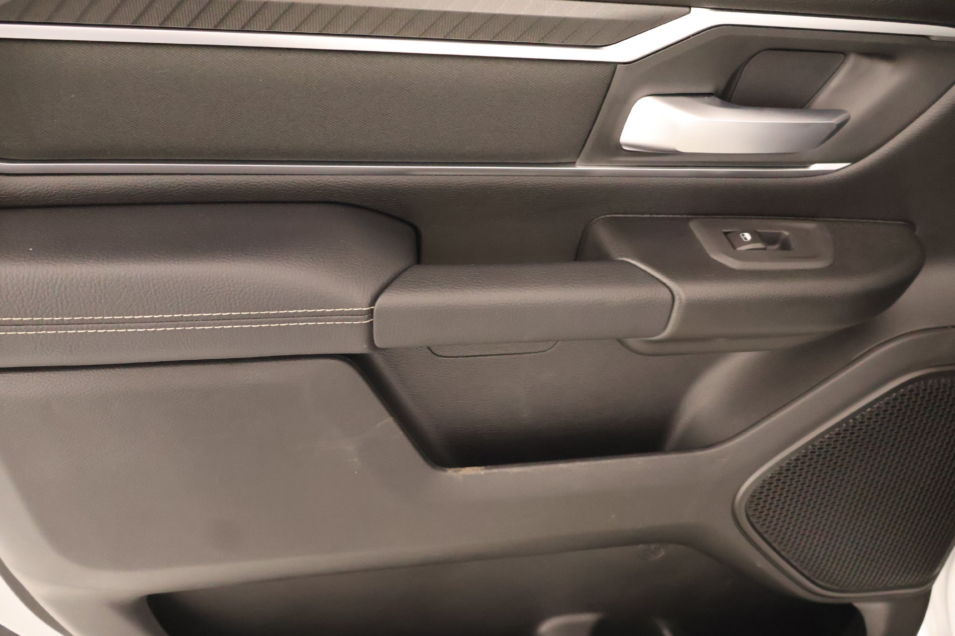 New 2026 RAM 1500 4x4 Crew Cab image 17