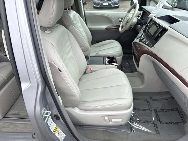 Used 2012 Toyota Sienna XLE w/ Entertainment Pkg AWD/4WD image 9