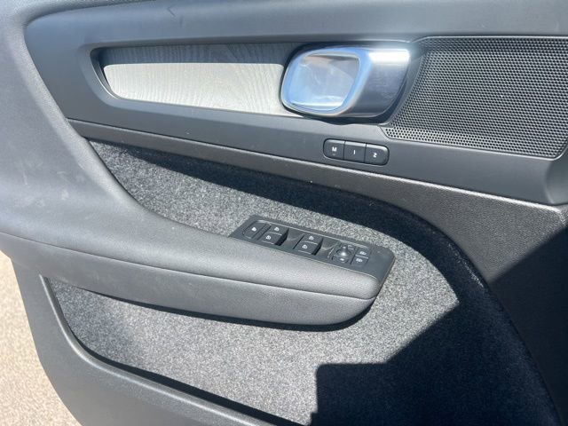 Used 2025 Volvo XC40 B5 Core image 22