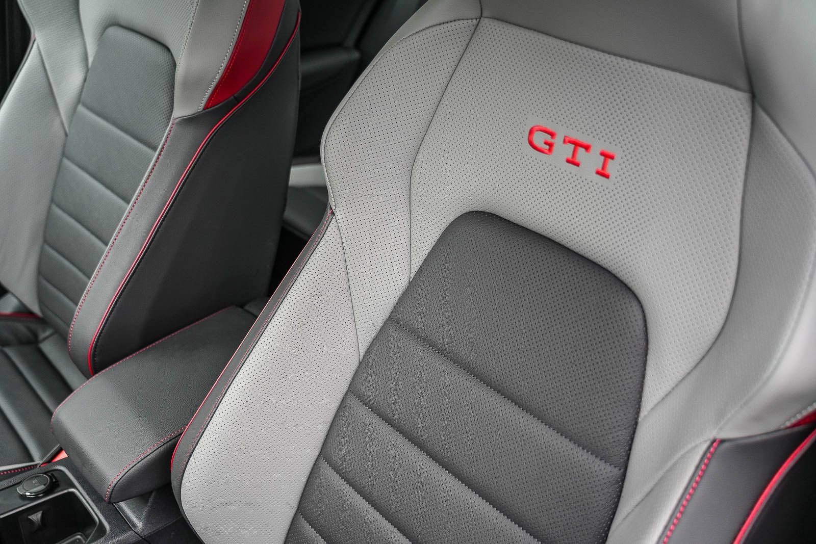 Certified 2024 Volkswagen GTI Autobahn FWD image 27