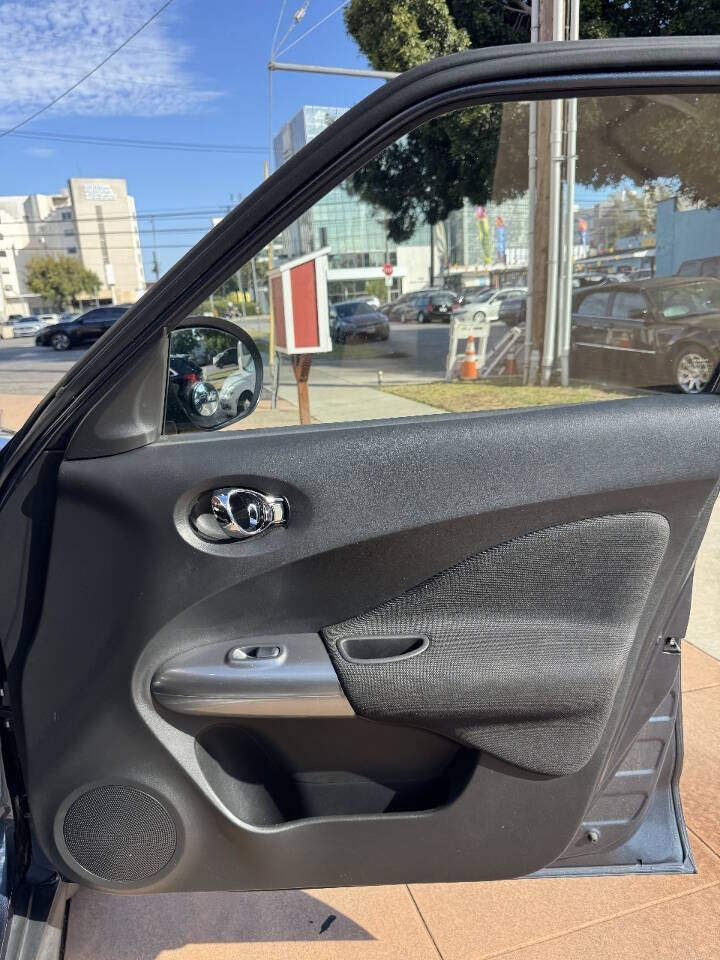 Used 2011 Nissan Juke SV FWD image 25