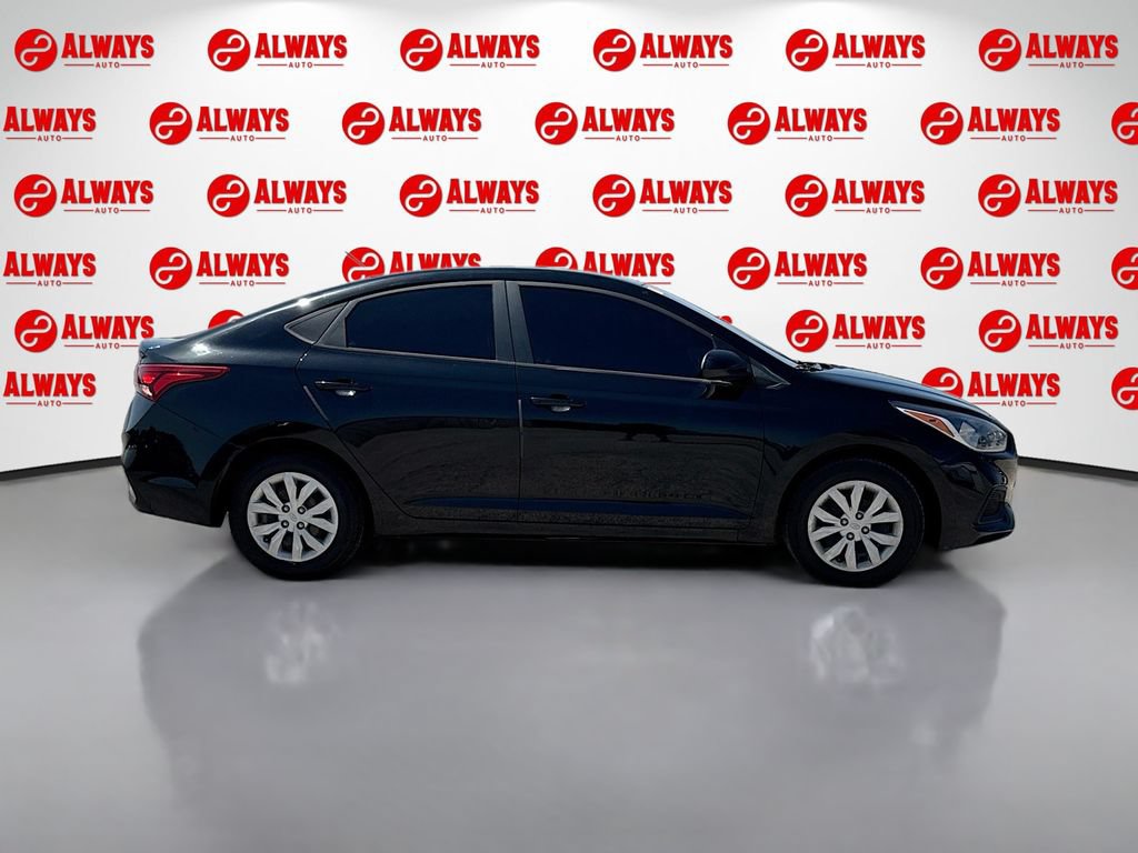 Used 2022 Hyundai Accent SE FWD image 4