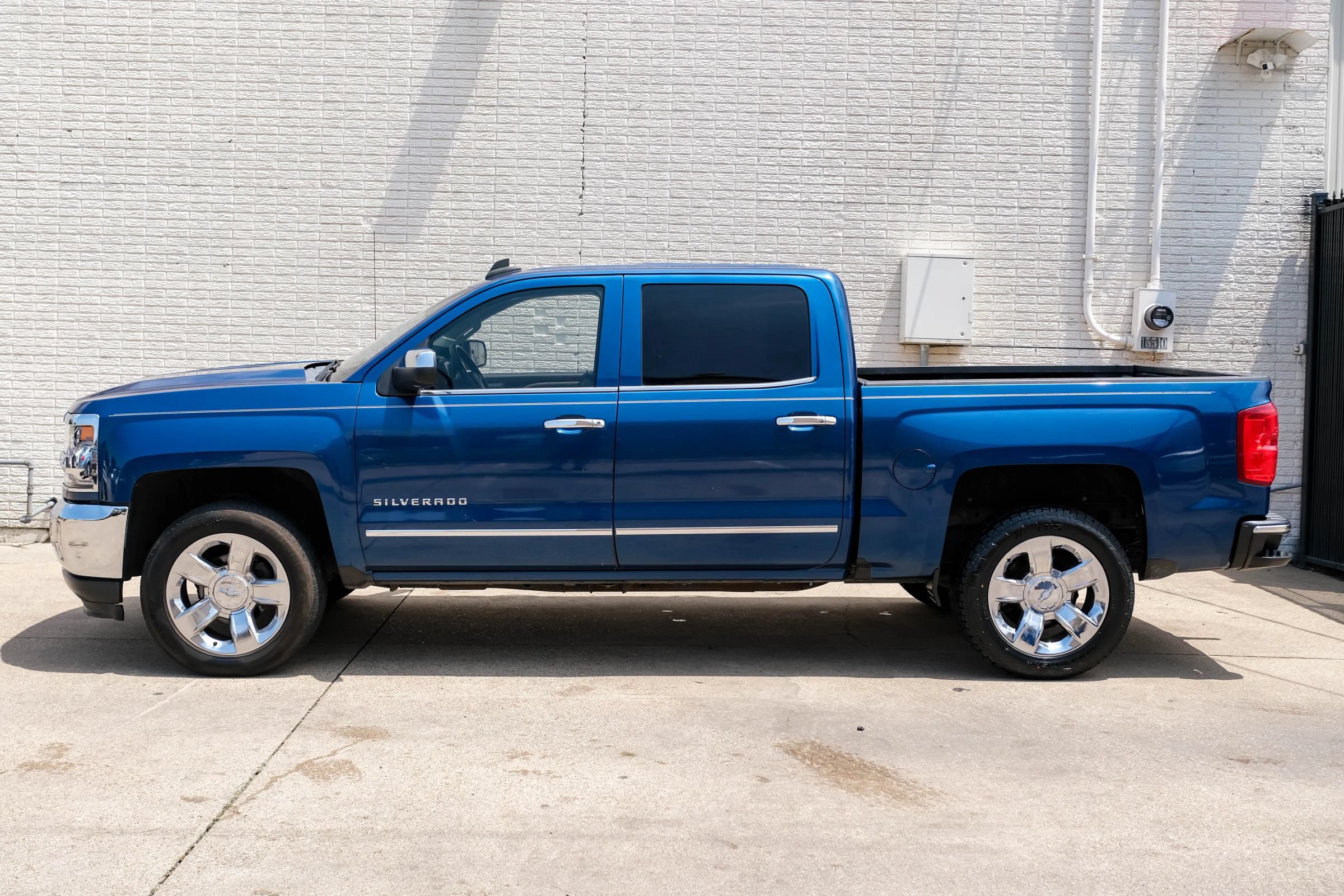 Used 2017 Chevrolet Silverado 1500 LTZ w/ Sport Package RWD image 10