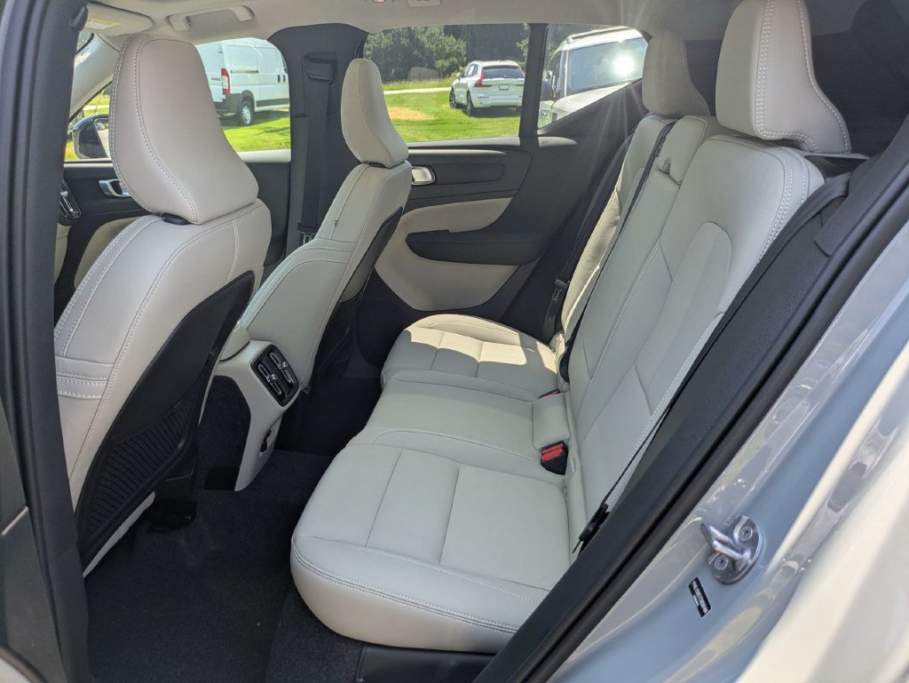 New 2026 Volvo XC40 B5 Plus w/ Protection Package Premier AWD/4WD image 15
