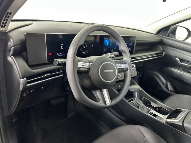 Certified 2025 Hyundai Tucson SE image 13
