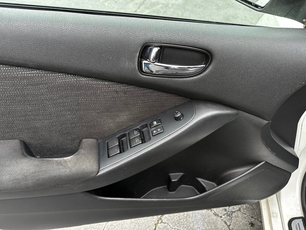 Used 2012 Nissan Altima 3.5 SR FWD image 12