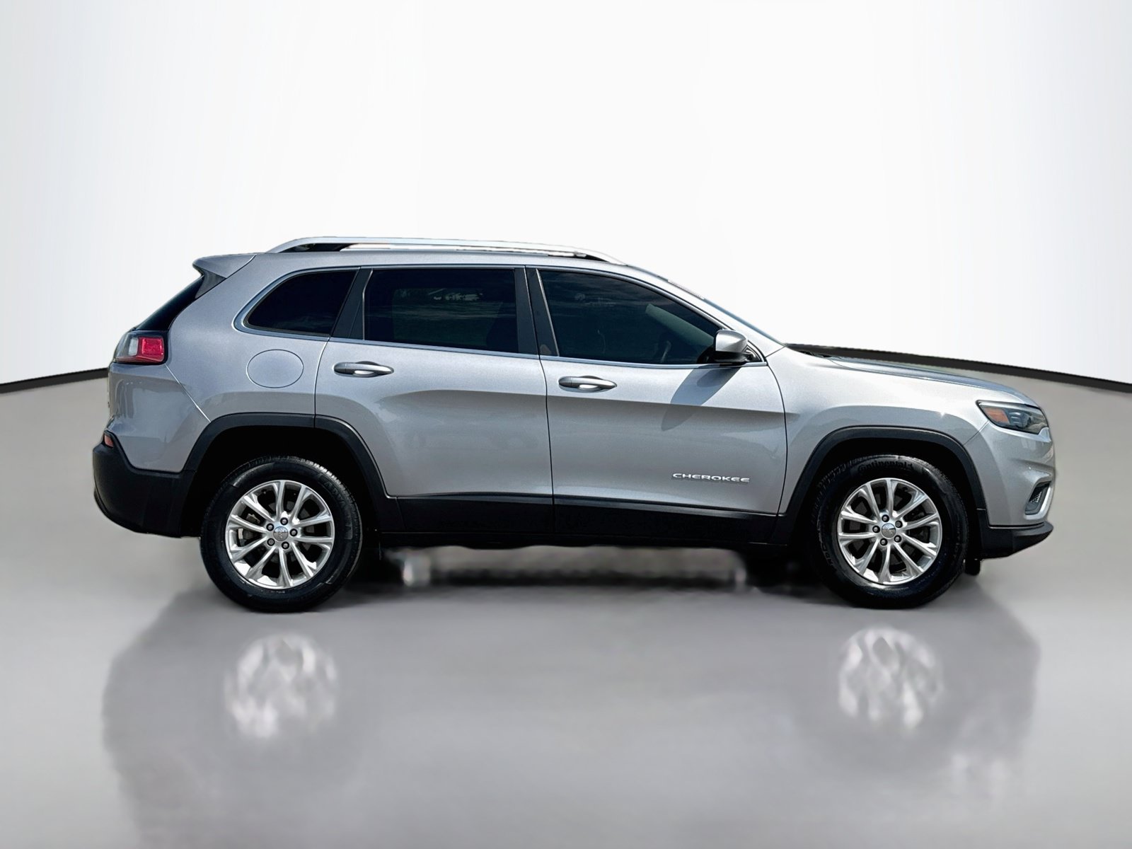Used 2019 Jeep Cherokee Latitude w/ Popular Appearance Group FWD image 8