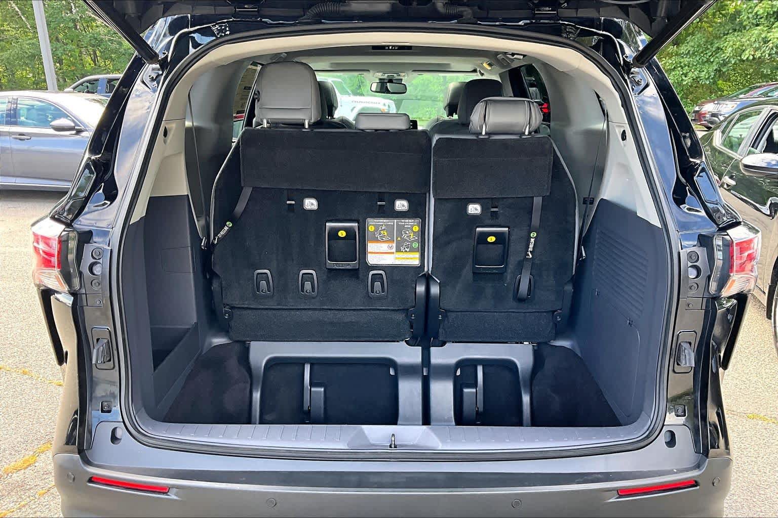 Used 2021 Toyota Sienna XLE FWD image 31
