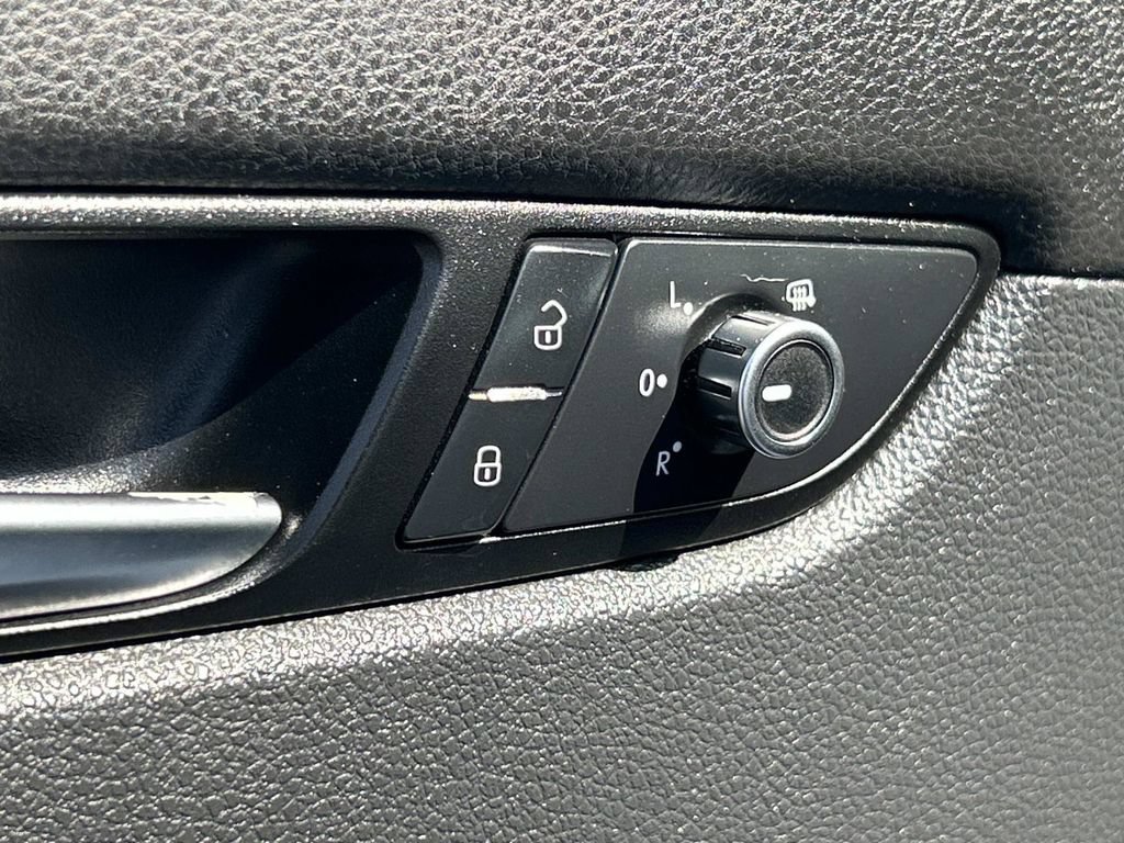 Used 2013 Volkswagen Passat 2.5 SE FWD image 19