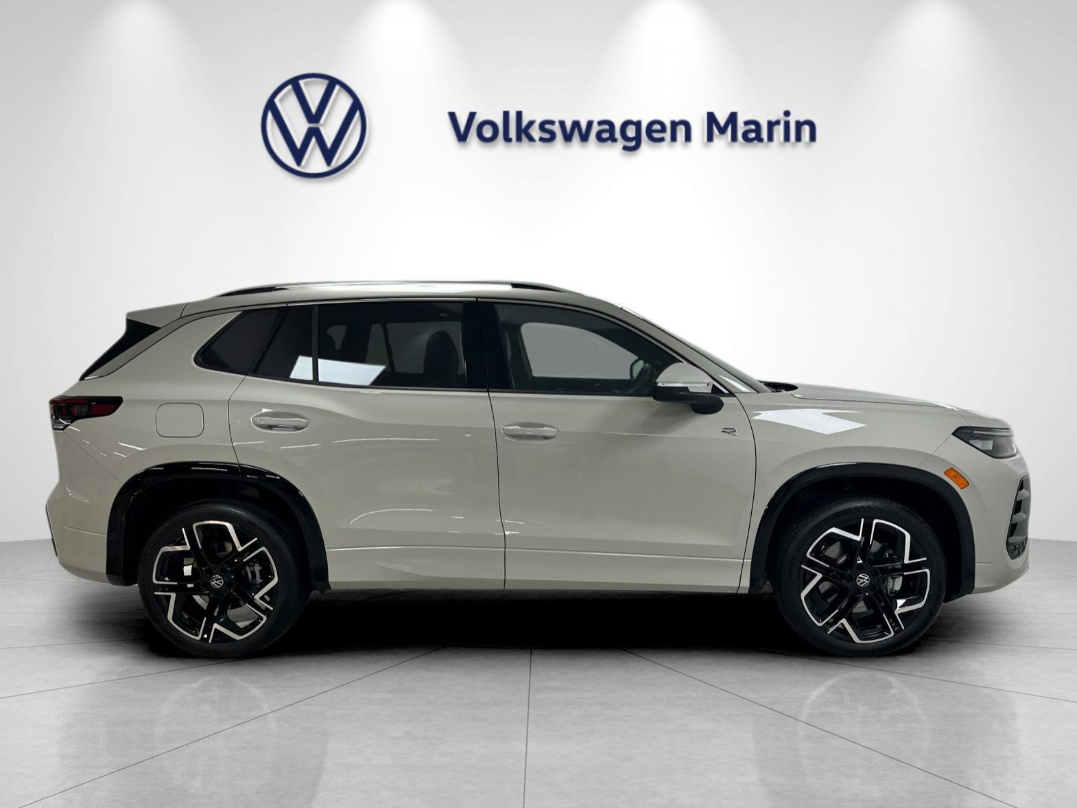 New 2026 Volkswagen Tiguan SEL R-Line AWD/4WD image 6