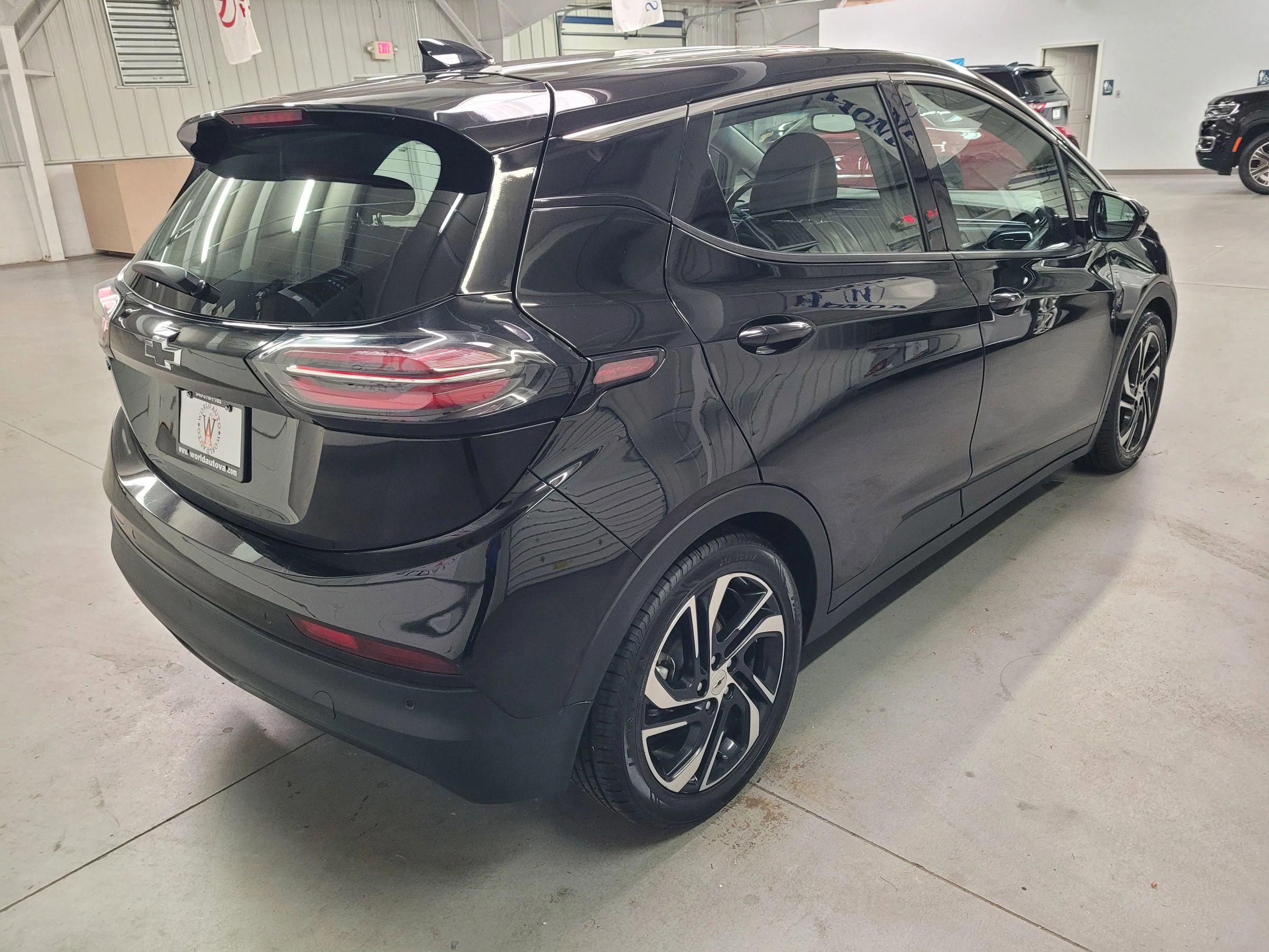 Used 2023 Chevrolet Bolt LT image 8