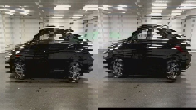 Used 2024 Hyundai Elantra SEL image 5