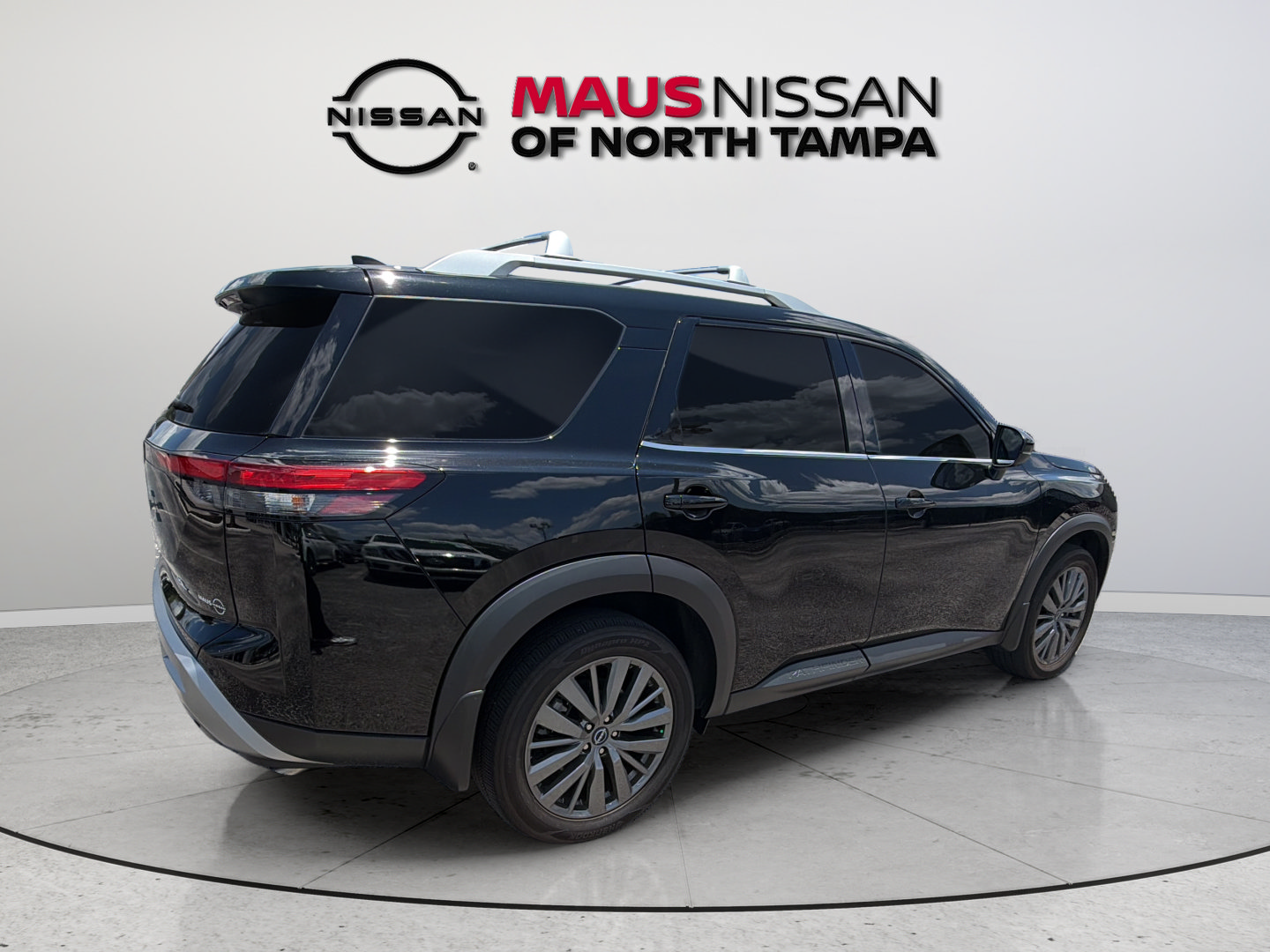 Certified 2025 Nissan Pathfinder SL w/ SL Premium Package FWD image 12