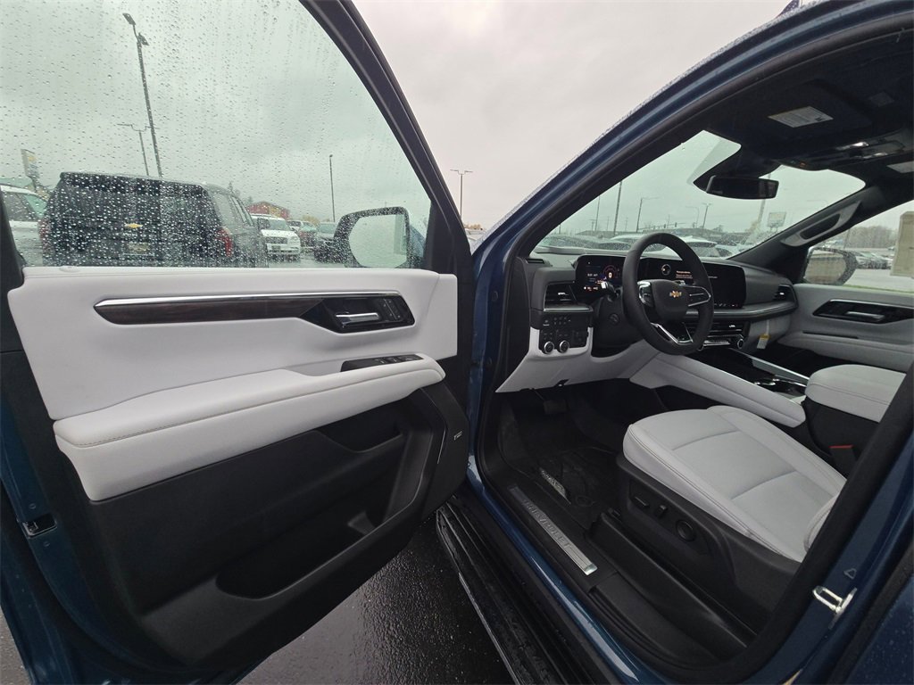 New 2025 Chevrolet Suburban Premier w/ Sun And Tow Package image 16