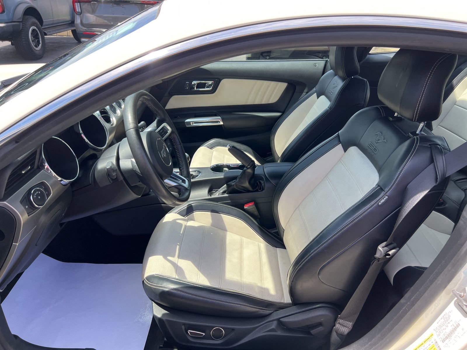 Used 2015 Ford Mustang 50 Years RWD image 24