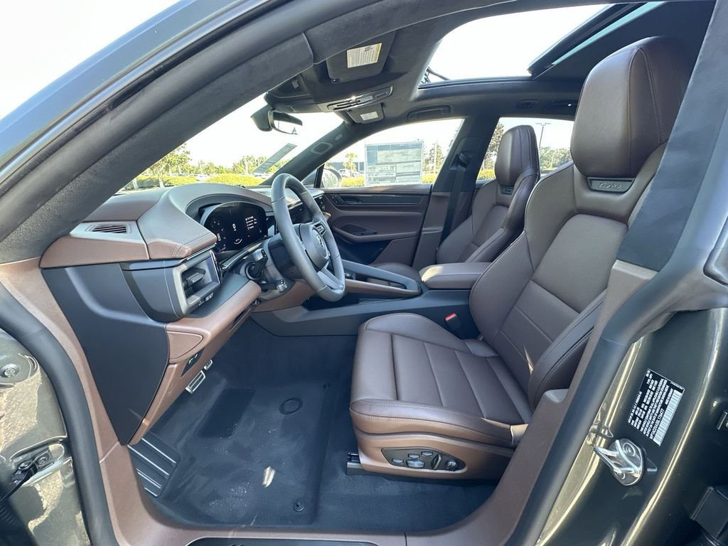 New 2025 Porsche Macan Turbo Electric image 7