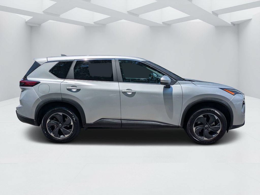 Used 2024 Nissan Rogue SV FWD image 2