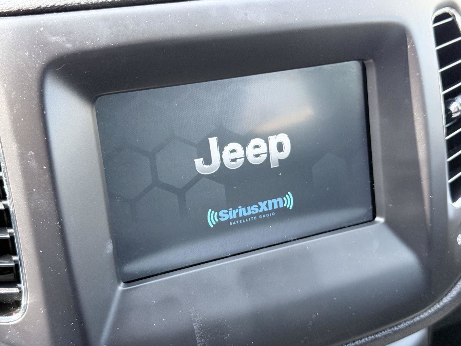 Used 2018 Jeep Compass Latitude w/ Popular Equipment Group AWD/4WD image 12