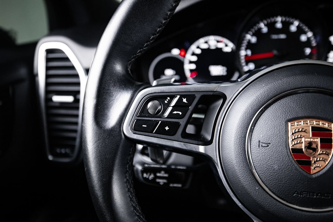 Used 2023 Porsche Cayenne Platinum Edition AWD/4WD image 17