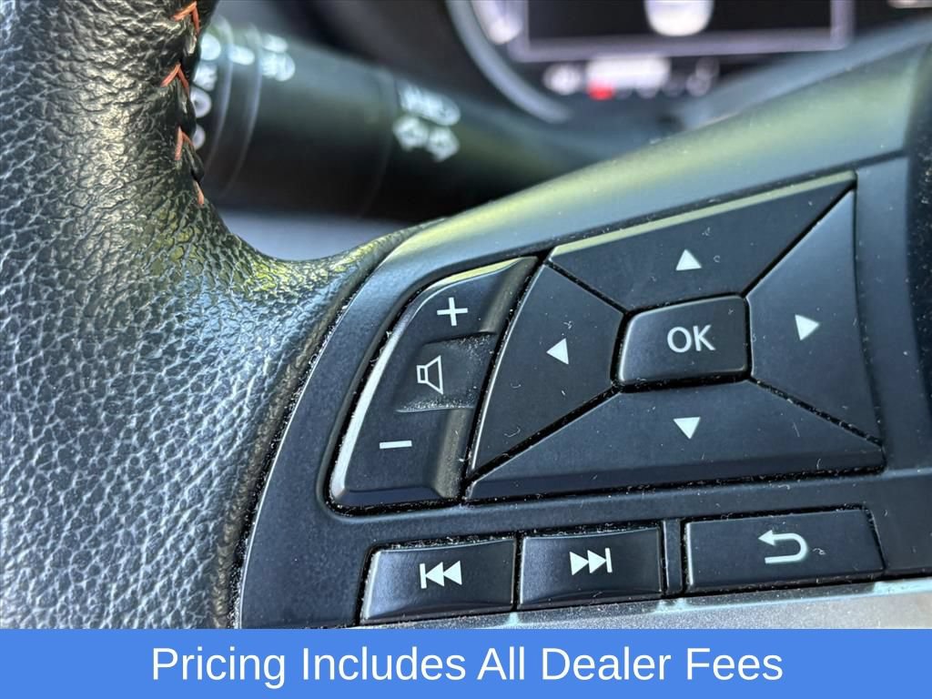 Used 2021 Nissan Versa SR w/ Convenience Package FWD image 11