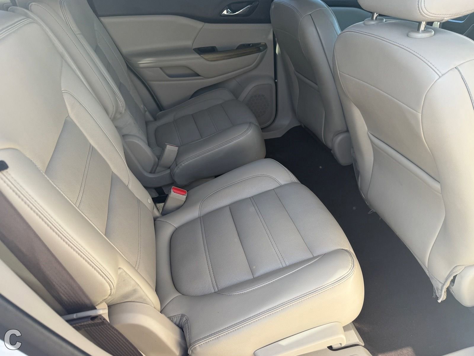 Used 2019 GMC Acadia Denali w/ Technology Package FWD image 12