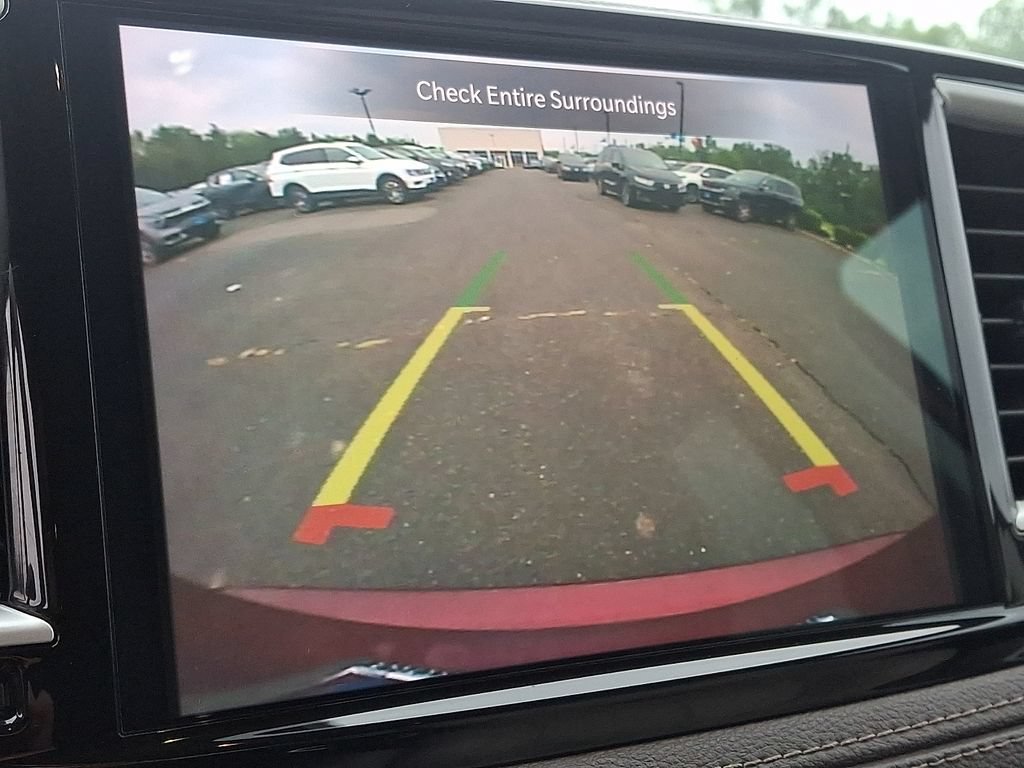Used 2021 Chrysler Pacifica Touring-L FWD image 18