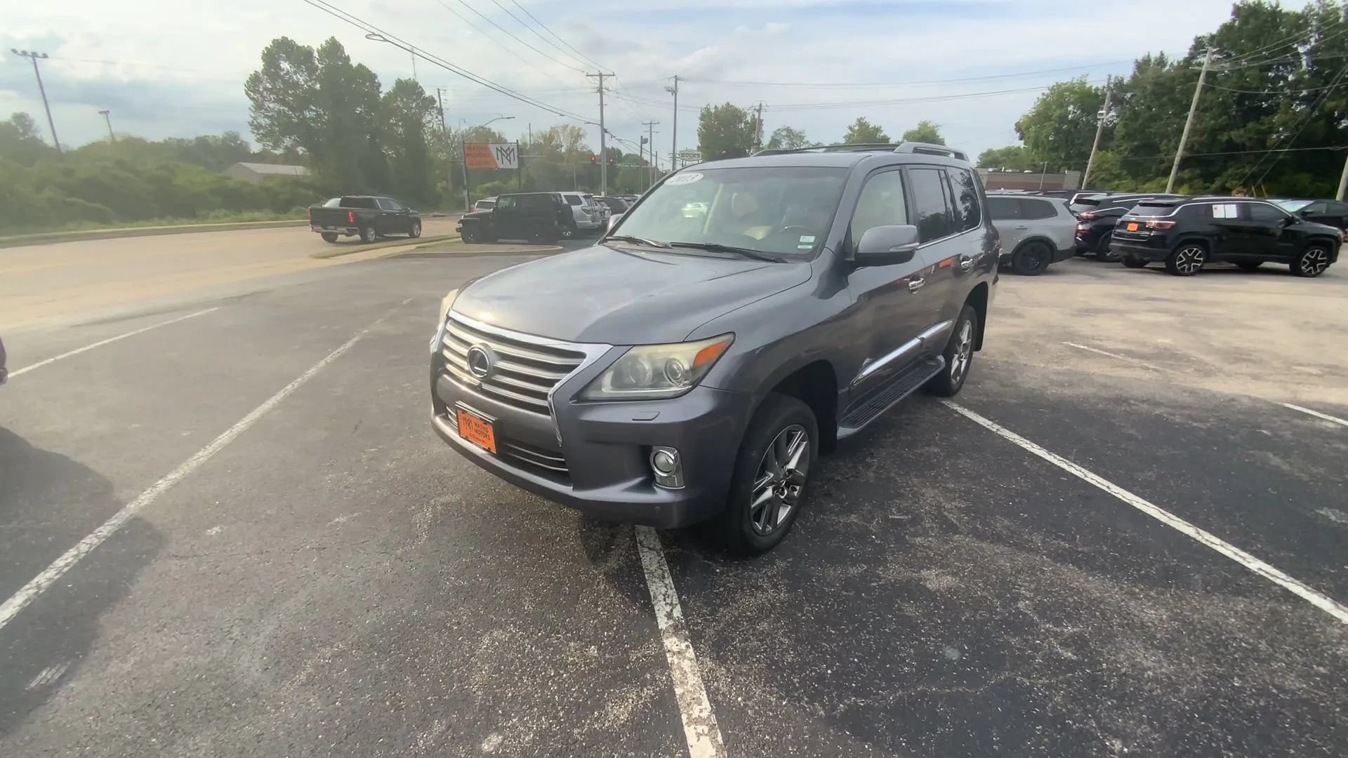Used 2013 Lexus LX 570 4WD w/ Luxury Pkg image 4