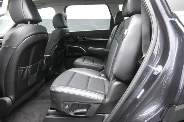 Used 2025 Kia Telluride S FWD image 21