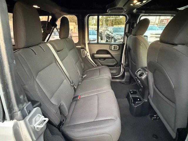 Used 2020 Jeep Wrangler Unlimited Sahara image 16