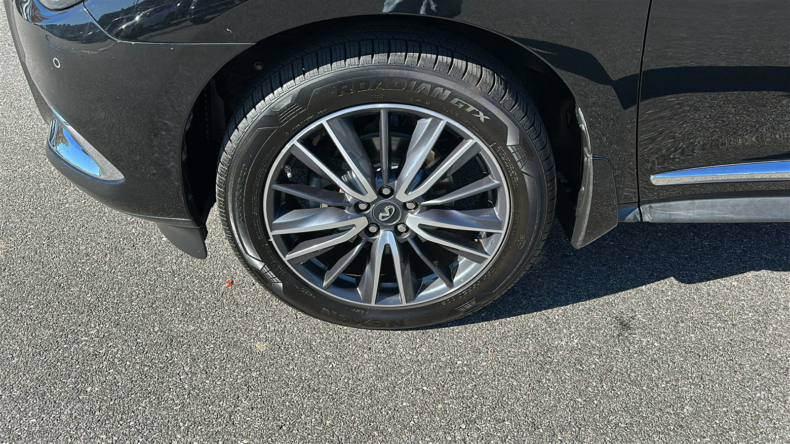 Used 2019 INFINITI QX60 Luxe w/ Sensory Package AWD/4WD image 9