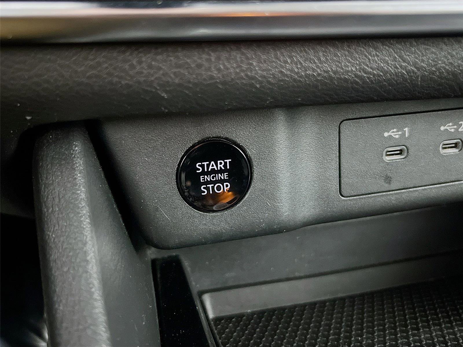 Used 2024 Nissan Rogue SV image 14