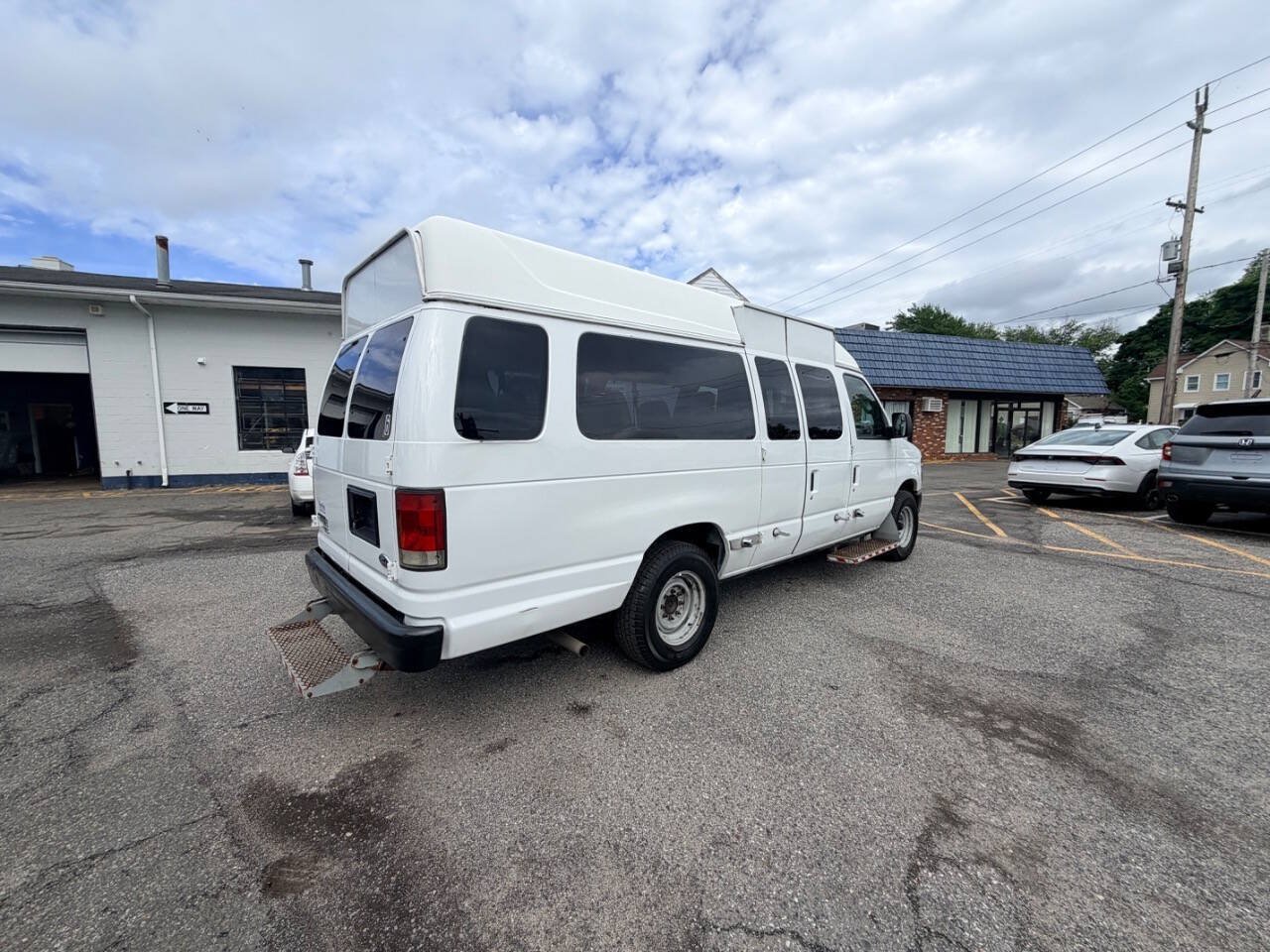 Used 2014 Ford E-250 and Econoline 250 Extended w/ Power Group RWD image 45