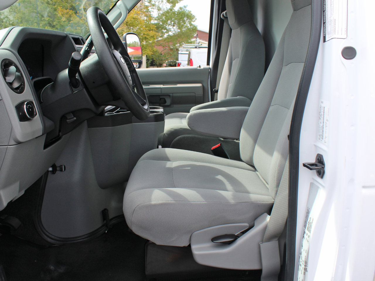 Used 2024 Ford E-450 and Econoline 450 Super Duty w/ Power Windows & Locks Group image 19