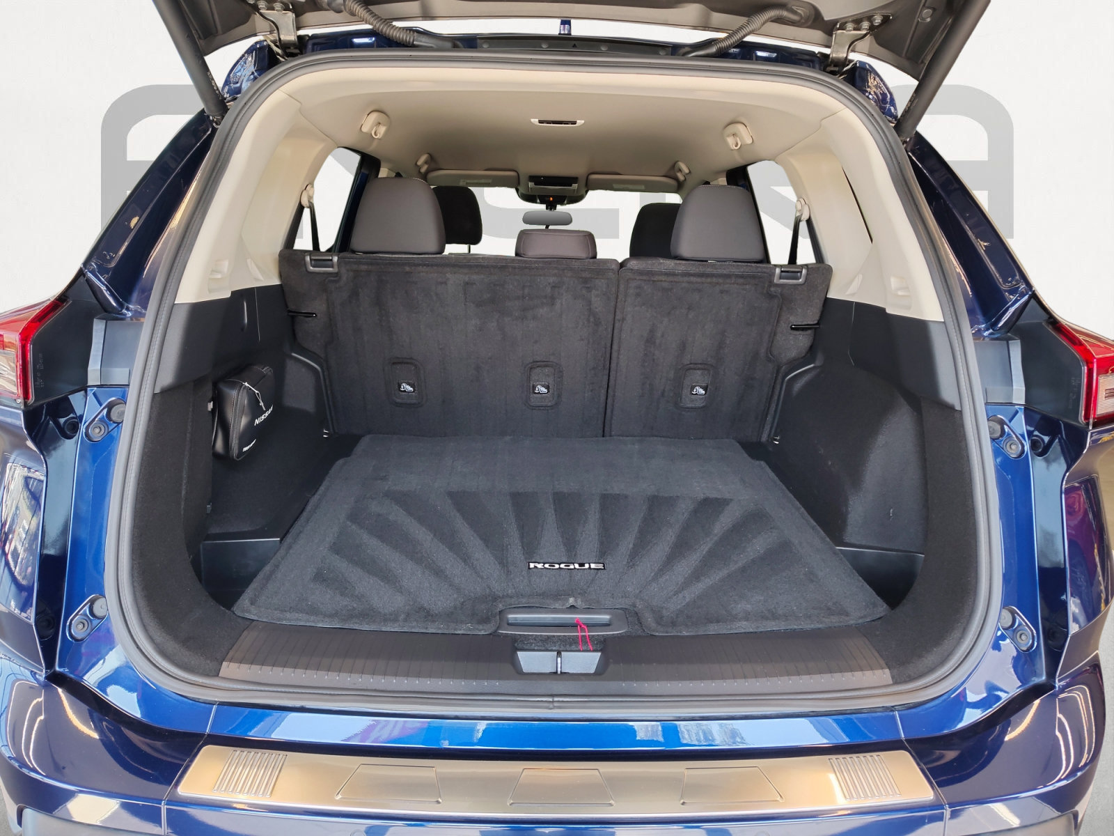Certified 2024 Nissan Rogue SV FWD image 14