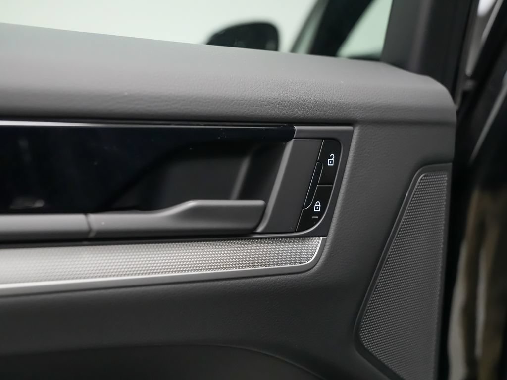 New 2026 Porsche Cayenne AWD/4WD image 15