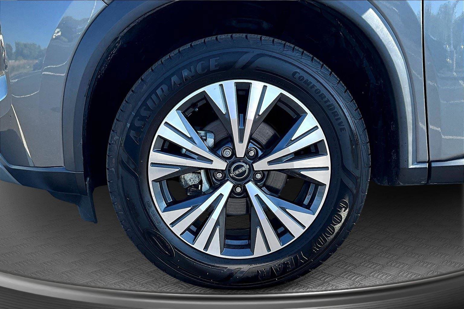 Used 2022 Nissan Rogue SV image 9