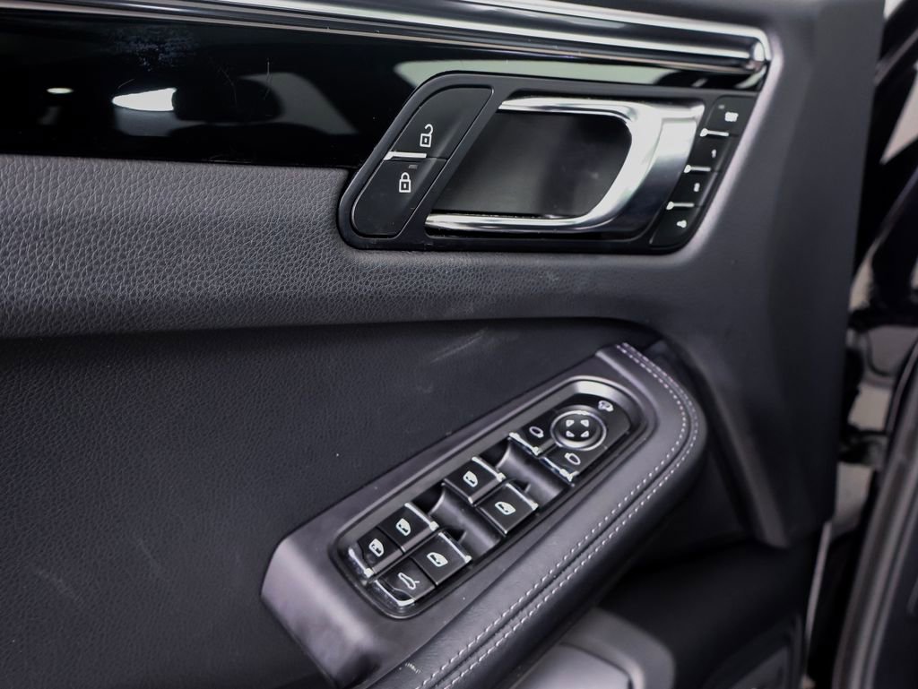 Certified 2024 Porsche Macan w/ Premium Plus Package image 24