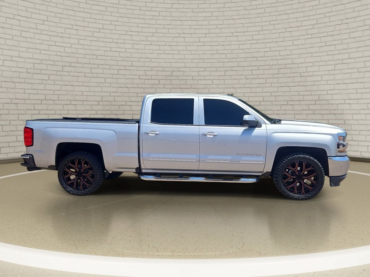 Used 2018 Chevrolet Silverado 1500 LT w/ Trailering Package RWD image 4