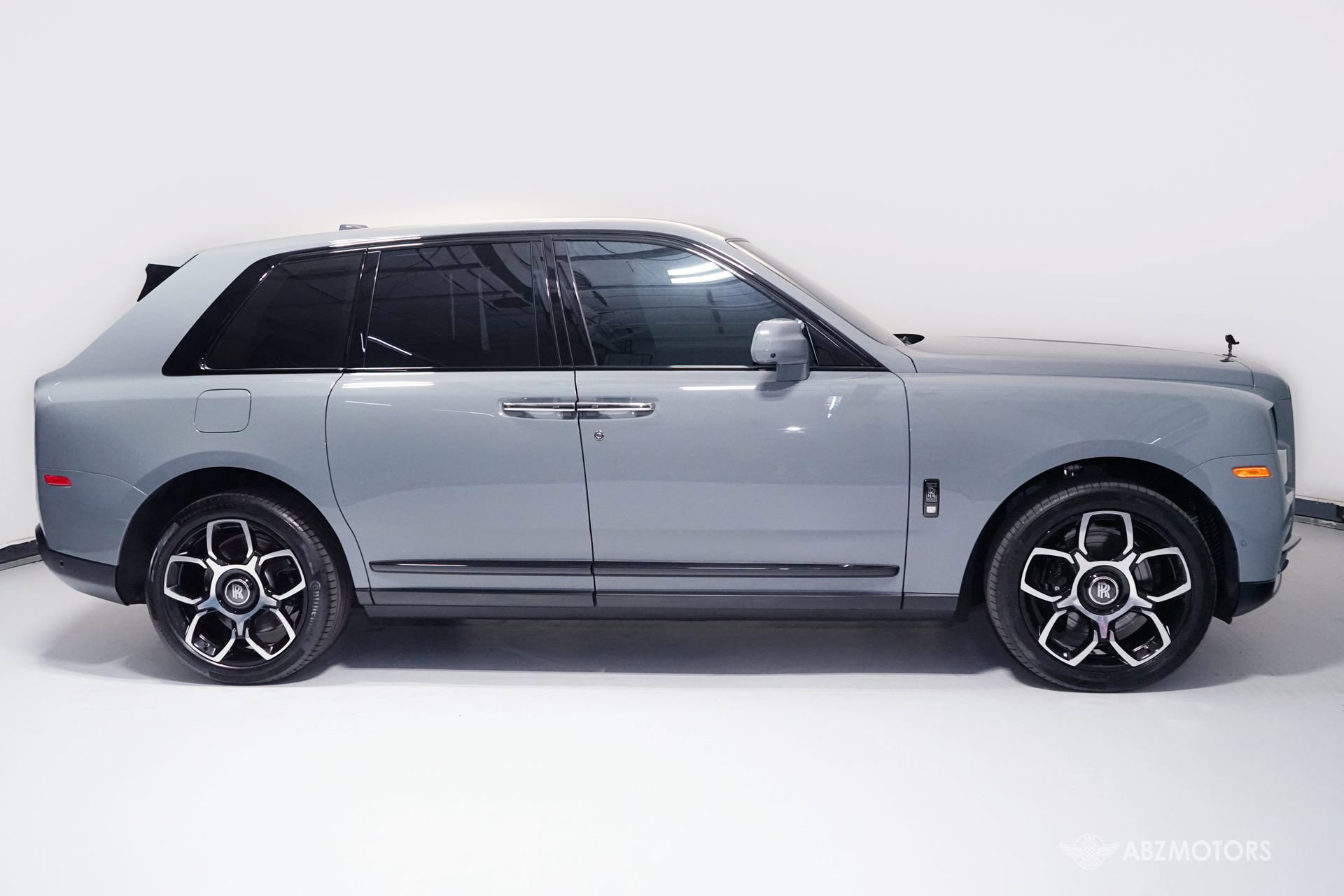 Used 2023 Rolls-Royce Cullinan Black Badge w/ Driver's Package image 4