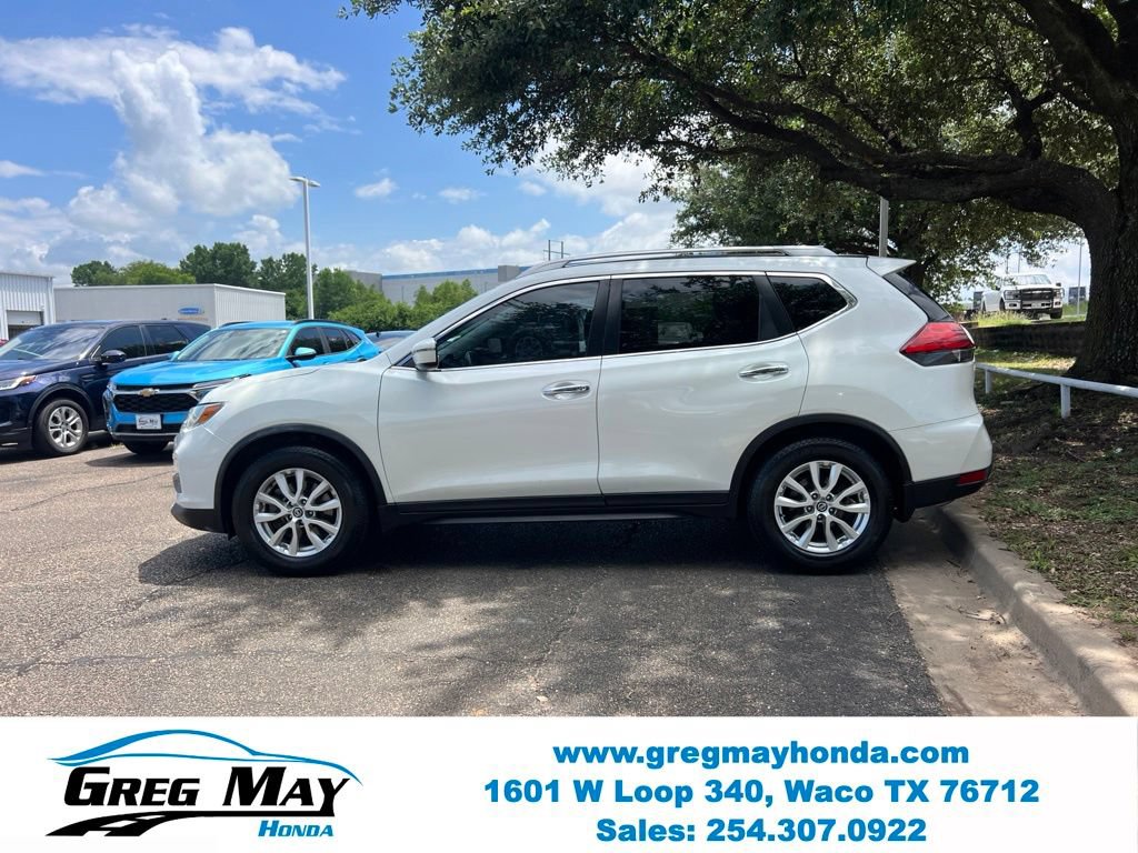 Used 2017 Nissan Rogue SV w/ SV Family Package FWD image 4